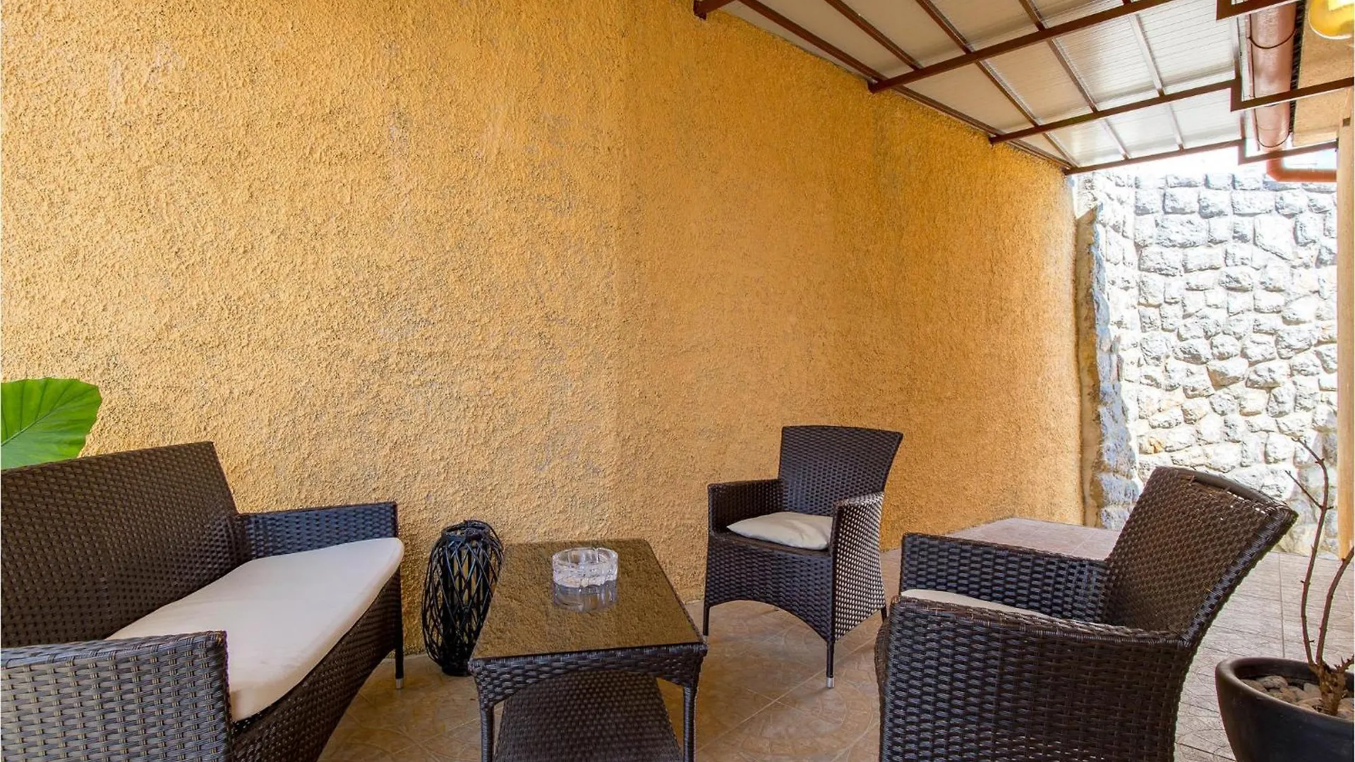 Lovely Apartment In Icici With Kitchen