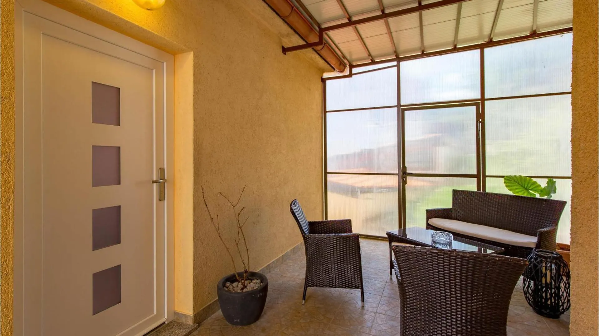 Lovely Apartment In Icici With Kitchen